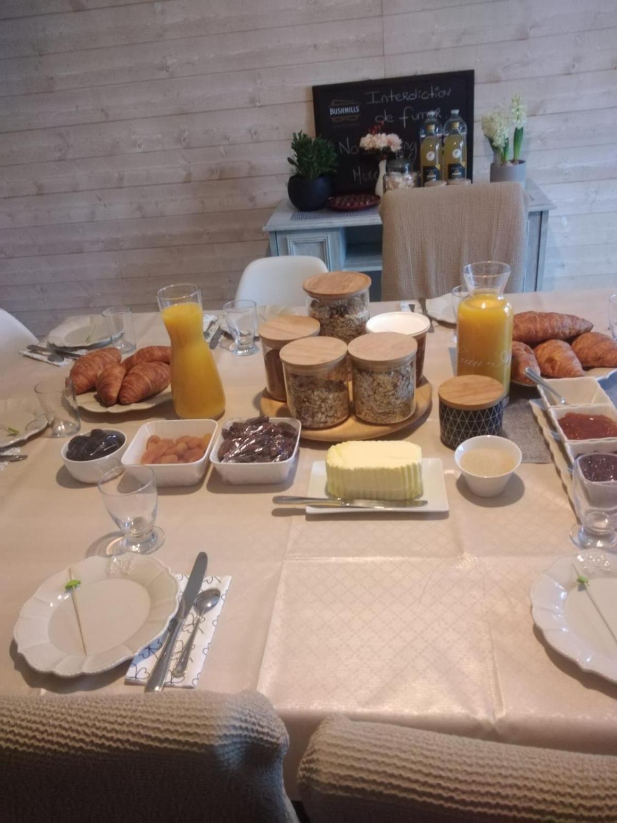 Gite Les Genets Le Vigeant Zewnętrze zdjęcie